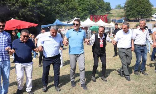 Düzce'de renkli görüntüler: Vali Aslan horon oynadı