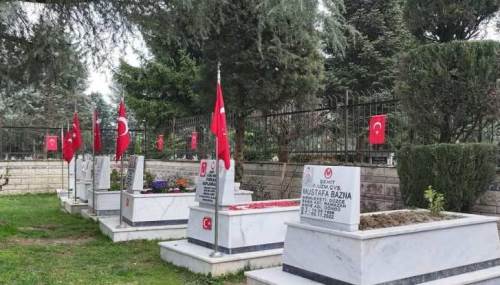 Düzce'de şehit kabirlerine bayram temizliği yapıldı
