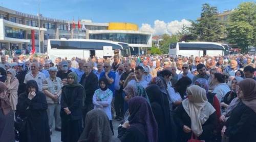 Düzce’den kutsal topraklara 76 kişilik hac grubu uğurlandı