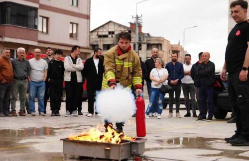 Düzce İtfaiyesi’nden akaryakıt istasyonlarına yangın eğitimi