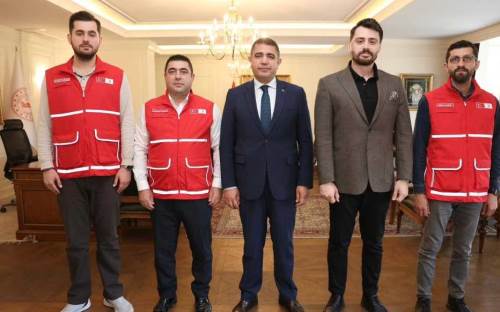 Düzce Valisi Selçuk Aslan’dan Kızılay’a kurban bağışı