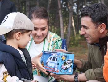 Düzenlenen Piknikte İç Isıtan Mutlu Görüntüler
