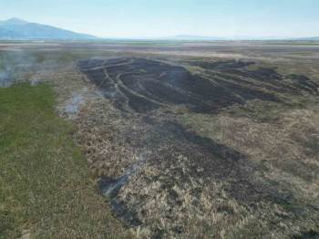 Eber Gölü’Nün Yanan Bölümü Havadan Görüntülendi
