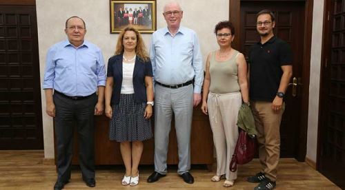 Eczacılık Fakültesi Mezunları Derneği Başkan Kurt’u ziyaret etti