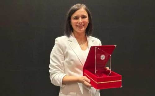 Eczacılık Fakültesi Öğretim Üyesi Doç. Dr. Çevik ödülünü aldı