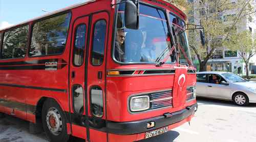 Efsaneleri emektar otobüs taşıdı