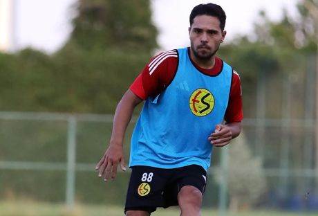 Egemen rekabeti sürdürüyor