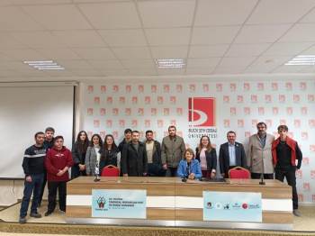 Eğitim Müsteşarı Nasibova Azeri Öğrencilerle Bir Araya Geldi
