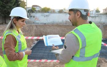 Eğitim Ve Sağlık Yatırımlarını Yerinde İnceledi
