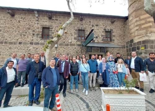 Eğitimcilerden tarihi yapılara anlamlı ziyaret