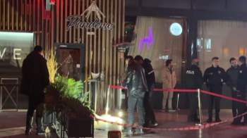 Eğlence mekanında silahlı kavga dehşeti