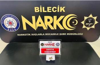 Ehliyetsiz Araç Kullanan Şahsın Üzerinden Uyuşturucu Madde Çıktı
