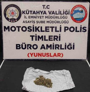 Ehliyetsiz Sürücünün Aracında Uyuşturucu Madde Ele Geçirildi
