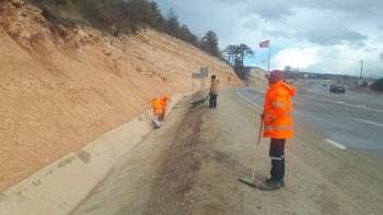 Ekiplerden Temizlik Çalışması
