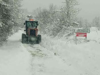 Ekiplerin Kar Mesaisi Aralıksız Olarak Devam Ediyor
