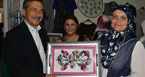 EL EMEKLERİNİ SERGİLENDİ