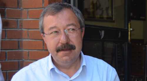 Elbette Büyükerşen...