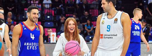 Elçin Sangu sahaya indi