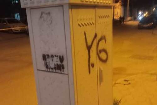 Elektrik panoları vandalların yazı tahtasına döndü