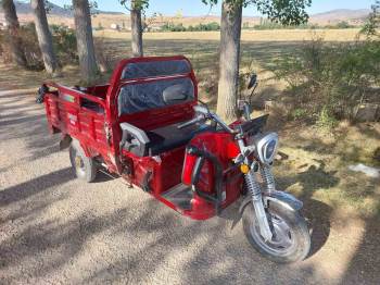 Elektrikli Motosikletin Devrildiği Kazada 4 Kişi Yaralandı
