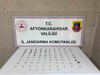 Elindeki Sikkeleri Satmak İsteyen Şahsı Jandarma Yakaladı
