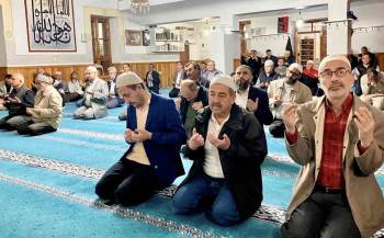 Eller Semaya Bu Sefer Filistin İçin Kalktı
