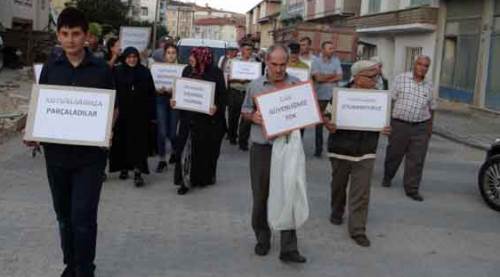Ellerinde pankartlarla sokağa çıktılar!