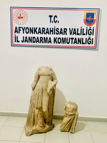 Ellerindeki Tarihi Eserleri Satamadan Yakalandılar
