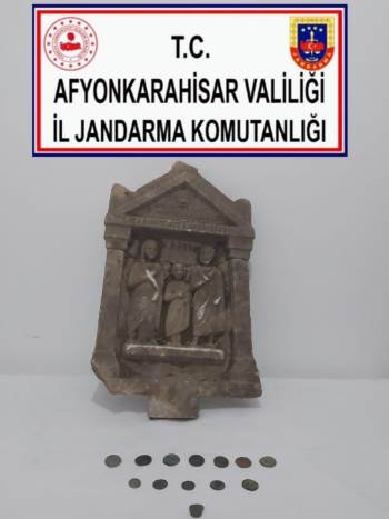 Ellerindeki Tarihi Eserleri Satmak Üzereyken Jandarmaya Yakalandılar
