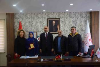 Emekliye Ayrılan Personele Teşekkür Plaketi
