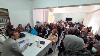 Emet Ak Parti Kadın Kolları Başkanlığı, Kadınlarla Bir Araya Geldi
