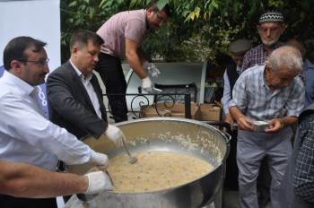 Emet Belediyesi İlçedeki Tüm Camilerde Aşure Dağıttı
