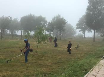 Emet Cevizdere Şehitliği’Nde Temizlik Çalışmaları Tamamlandı
