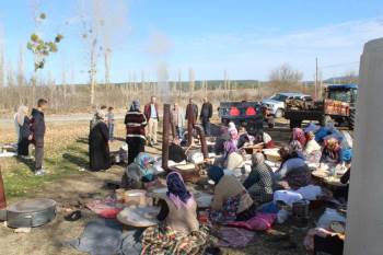 Emet’İn Sarıayak Köyünde Gözleme Hayrı Ve Yağmur Duası

