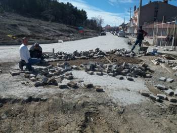 Emet’Te 3 Mahallede Kilitli Parke Döşeme Çalışmaları
