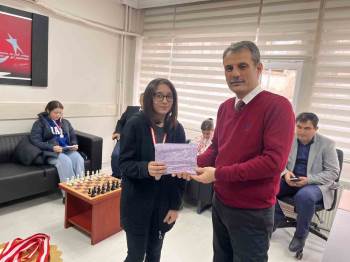 Emet’Te Afiş Yarışmalarında Dereceye Giren Öğrenciler Ödüllendirildi
