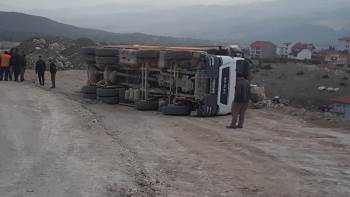 Emet’Te Harfiyat Kamyonu Devrildi: 1 Yaralı
