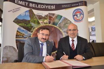 Emet’Te İki Kurum Arasında ’Vasiyetname’ Protokolü İmzalandı
