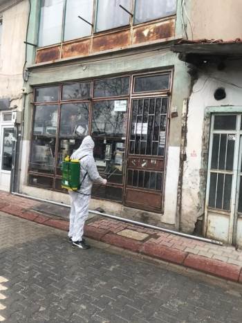 Emet’Te Kamu Kurumları Ve Esnaflar Aralıksız Dezenfekte Ediliyor
