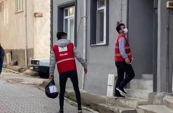 Emet’Te Kızılay’Dan İhtiyaç Sahibi Ailelere Pide Ve Gıda Yardımı
