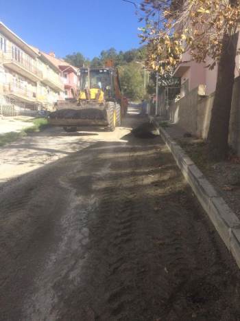 Emet’Te Mahalle Yollarına Asfalt Çalışması
