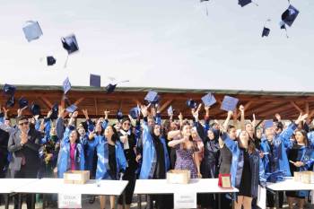 Emet’Te Mezuniyet Sevinci
