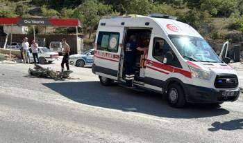 Emet’Te Otomobile Çarpan Motosiklet Sürücüsü Yaralandı
