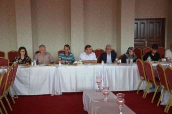 Emet’Te Sanatçılar Onuruna Yemek Verildi
