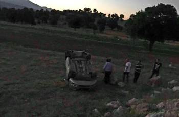 Emet’Te Takla Atan Otomobilde 2 Kişi Yaralandı
