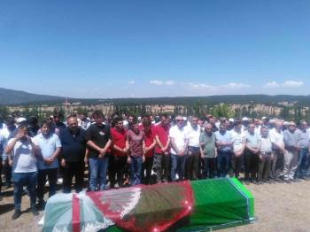 Emet’Te Trafik Kazasında Hayatını Kaybeden Genç Kız Toprağa Verildi
