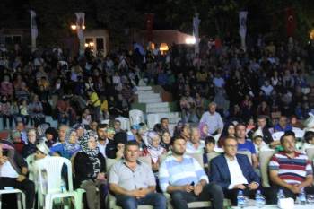 Emet’Te Yerel Sanatçıların Konserini 2 Bin Kişi İzledi
