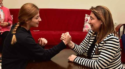 Emine Nur Günay, şampiyonla böyle poz verdi