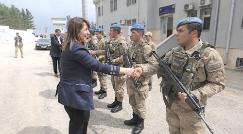 Emine Nur Günay Suriye sınırında