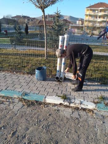 Emirdağ Belediyesi Soğuk Havalarda Sokak Hayvanlarını Unutmadı
